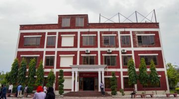 leads school of Social sciences